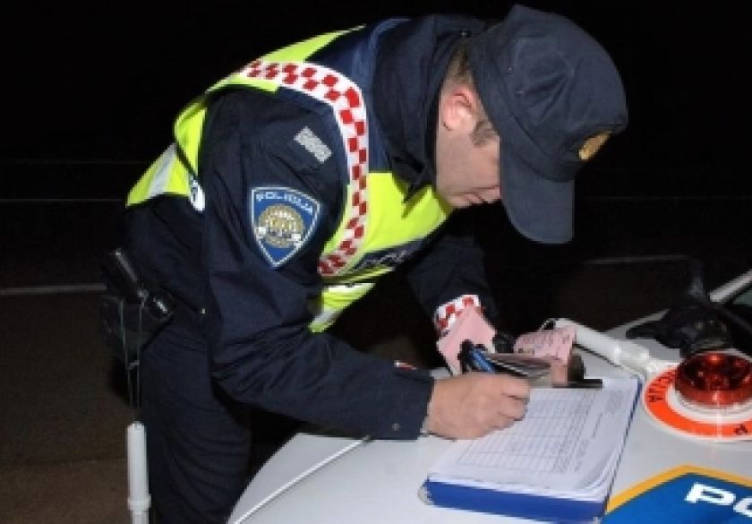 Sudar dva automobila u požeškoj Industrijskoj ulici i bijeg nakon prometne nesreće u Pakracu
