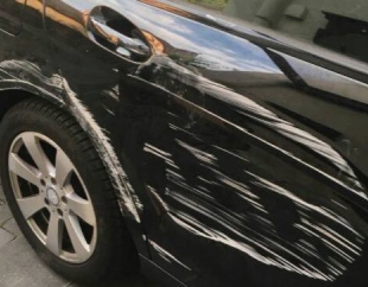 74-godišnjak se uključivao vozilom u promet vožnjom unazad pa je udario u automobil 65-godišnjaka