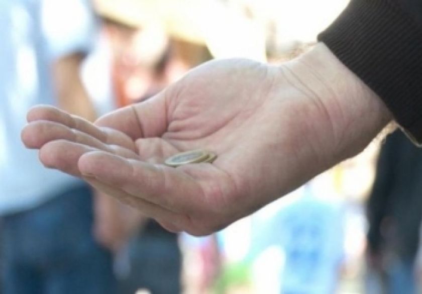 52-godišnjakinja zatečena u prošnji od građana u Mesničkoj ulici a 25-godišnjak u Industrijskoj ulici u Požegi