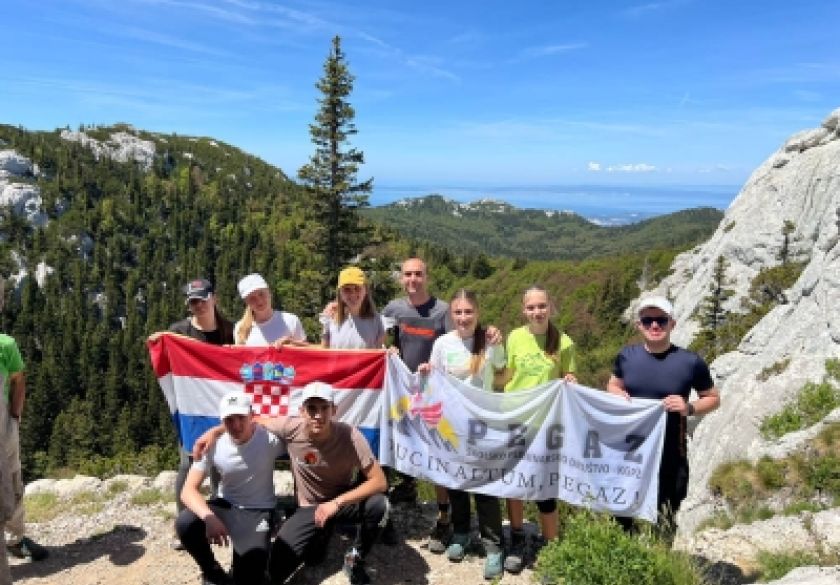 Članovi Školskog planinarskog društva „Pegaz“ Dan državnosti proslavili na majci hrvatskih planina