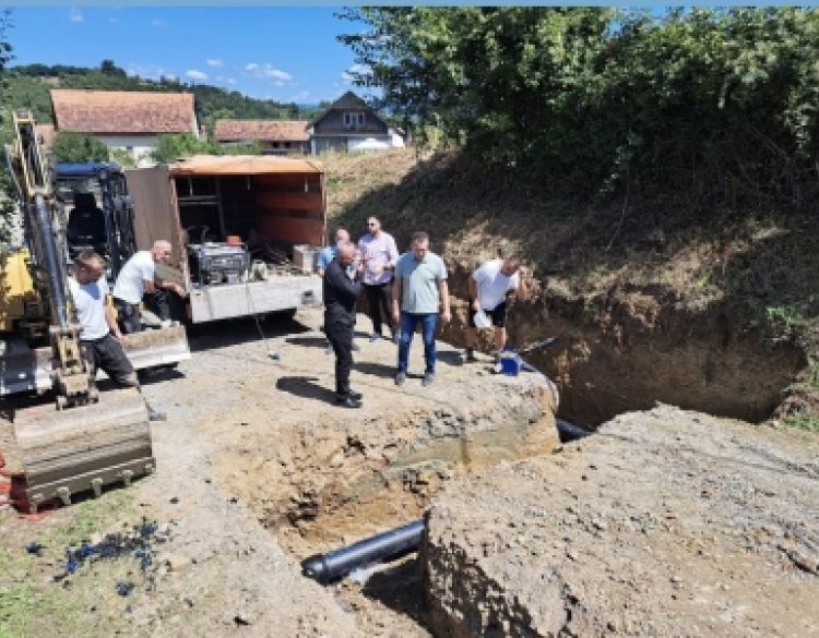 Veliko infrastrukturno ulaganje u Komušini: nakon vodovoda slijedi asfaltiranje ceste