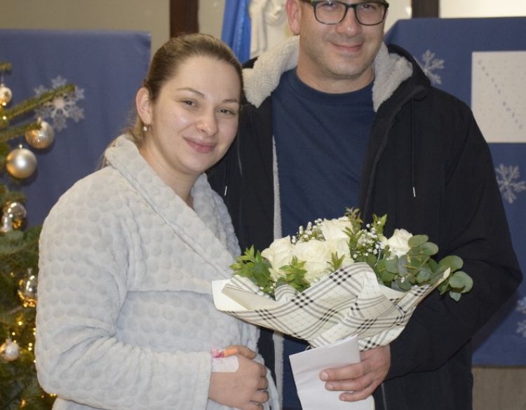 Prvorođena Požežanka je djevojčica Marta Hrvojević koja je stigla 2. siječnja 2026. godine - prve darove dobila od gradonačelnika Miličevića