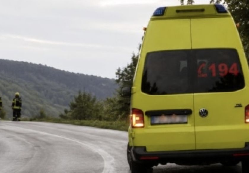 Zbog nedovoljnog razmaka izazvao nesreću kod Hrnjevca: Jedna osoba teško ozlijeđena