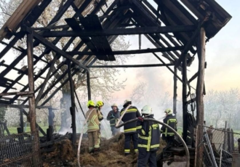 U Kaptolu 73-godišnjakinja spaljivala biljni otpad koji je ostavila bez nadzora a uslijed vjetra se požar proširio na drveni štagalj koji je izgorio