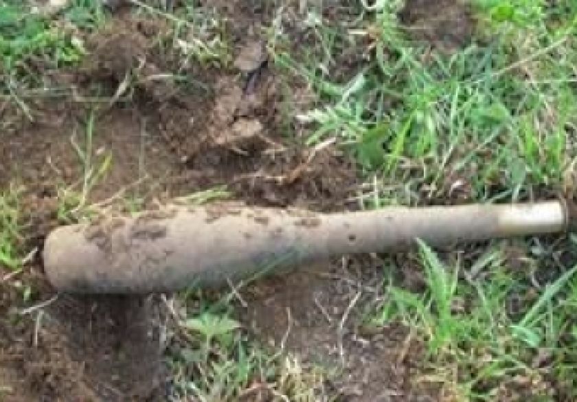 50-godišnjak pronašao na njivi tromblonsku minu zaostalu iz Domovinskog rata