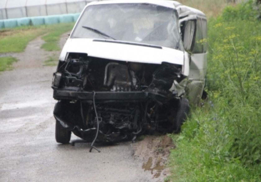56-godišnja vozačica teretnog automobila u Jaguplijama prešla na suprotnu stranu kolnika i udarila u stup javne rasvjete