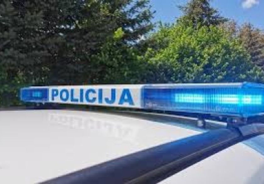 Dogodilo se 5 prometnih nesreća a u Kutjevu sudar automobila koji je vozio 36-godišnjak i teretnog automobila koji se zaustavio zbog poledice