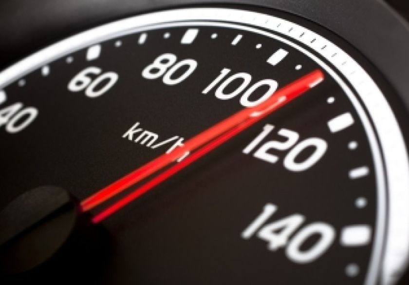 U požeškoj Dubrovačkoj ulici 47-godišnjak vozio 105 km/h - za 55 km brže od dopuštenog 