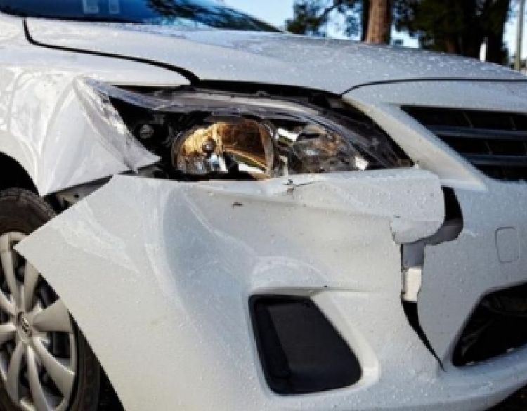 56-godišnji vozač prilikom parkiranja udario u prethodno parkirani automobil a onda napustio mjesto nesreće - pronašli ga ubrzo