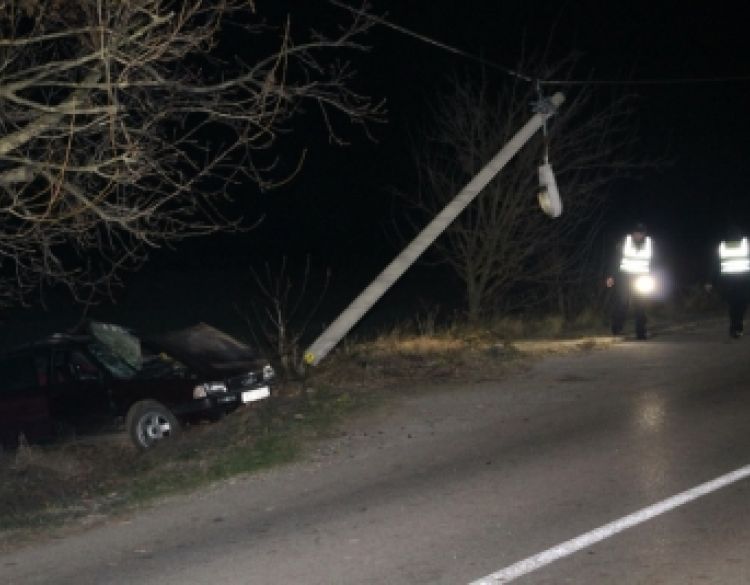 Noćas pod utjecajem alkohola od 1,96 promila 26-godišnjakinja u Biškupcima osobnim automobilom sletjela s kolnika i udarila u betonski stup