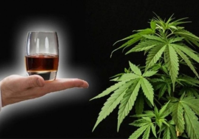 Na ulasku u kružni tok u Požegi 25-godišnja vozačica udarila u zaustavljeni automobil - imala alkohol 1,73 promila i pod utjecajem droge
