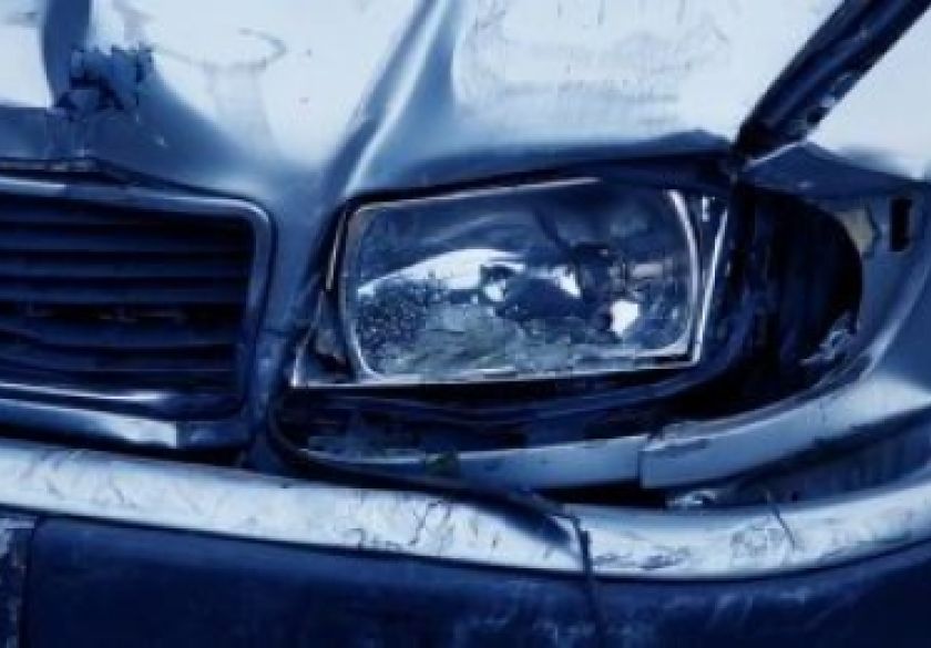 Došlo je do dvije prometne nesreće, u prvoj 2 ozlijeđene osobe u direktnom sudaru vozila a i bijeg vozača s prometne u Pleternici