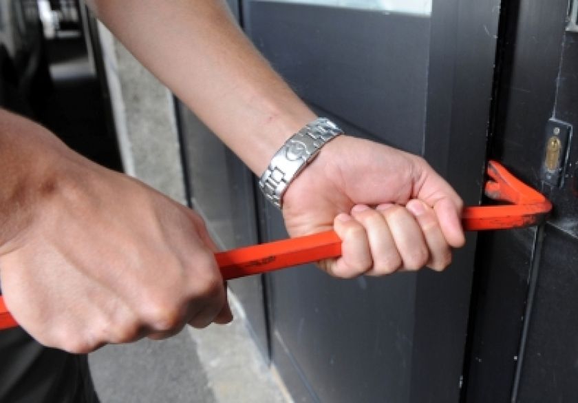 Nepoznati počinitelj iz trgovine u požeškoj Mesničkoj ulici u poslijepodnevnim satima otuđio razne artikle