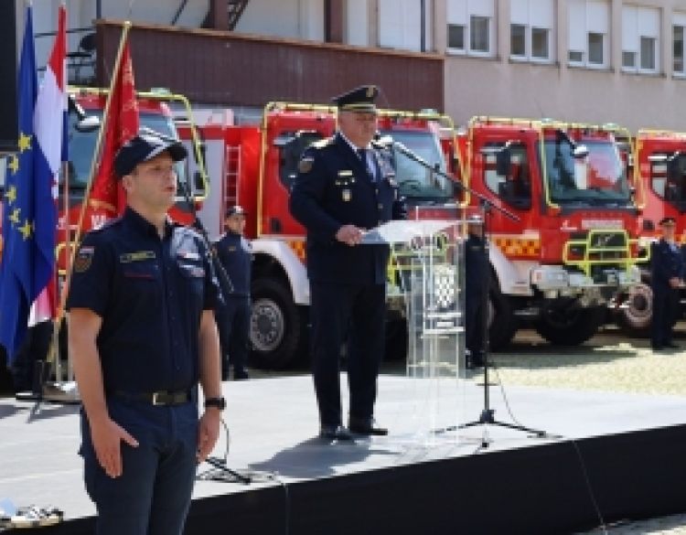 Svečana primopredaja novih specijaliziranih vatrogasnih vozila namijenjenima gašenju šumskih požara i intervencijama na zahtjevnim terenima