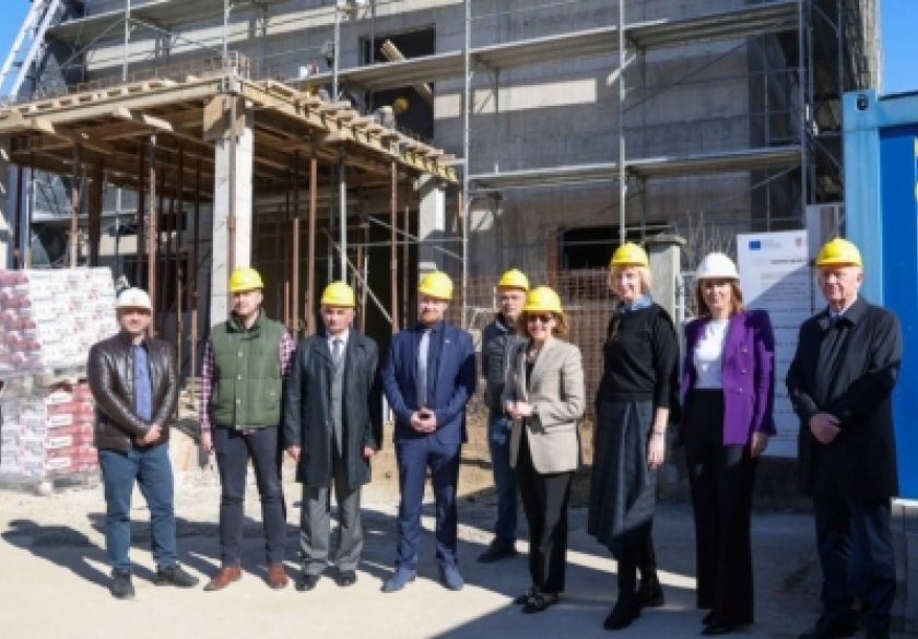 U posjeti Požegi ministrica kulture Nina Obuljen Koržinek - obišla gradilište nove zgrade Državnog arhiva u Požegi