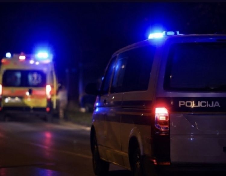 Jedna osoba smrtno stradala u slijetanju automobila u Kujniku