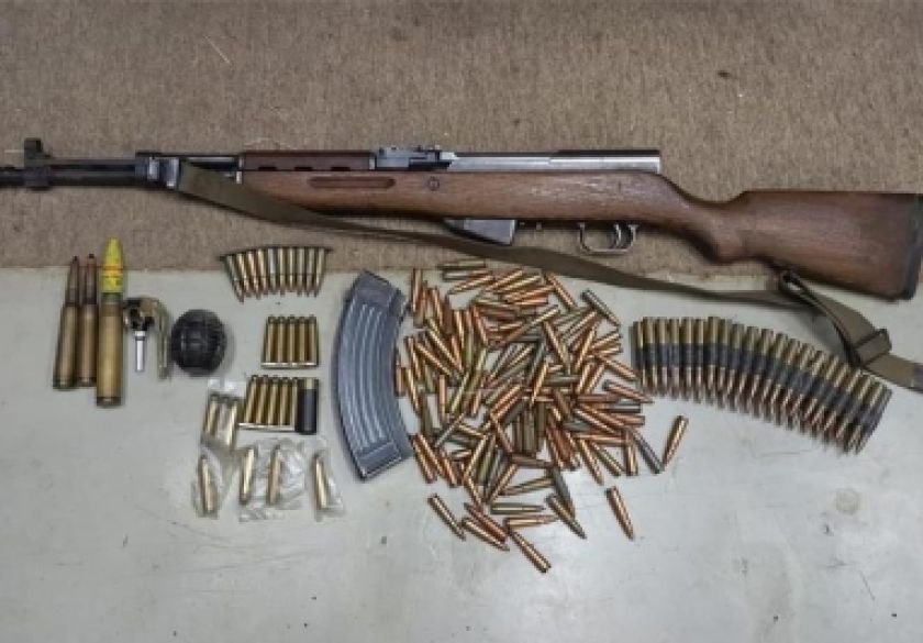 Anonimno i dragovoljno policijskim službenicima predao ručnu bombu i pušku