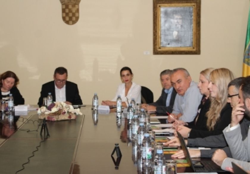 Na 5. Sjednici Gradskog vijeća grada Požega Gradski vijećnici izglasali su smanjenje broja ustrojstvenih jedinica na četiri i tri upravna odjela