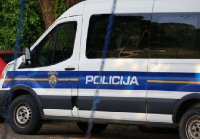 Provalio u ljekarnu i otuđio razne artikle, krivotvorio potpis, a u pretrazi mu pronađene biljke cannabisa