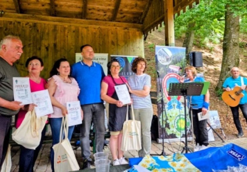 Čarolija Sovskog jezera okupila planinare, pjesnike i slikare