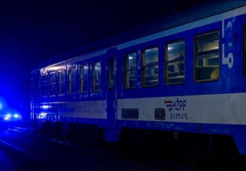 Na pružnom prijelazu oduzeo prednost vlaku – putnica teško ozlijeđena