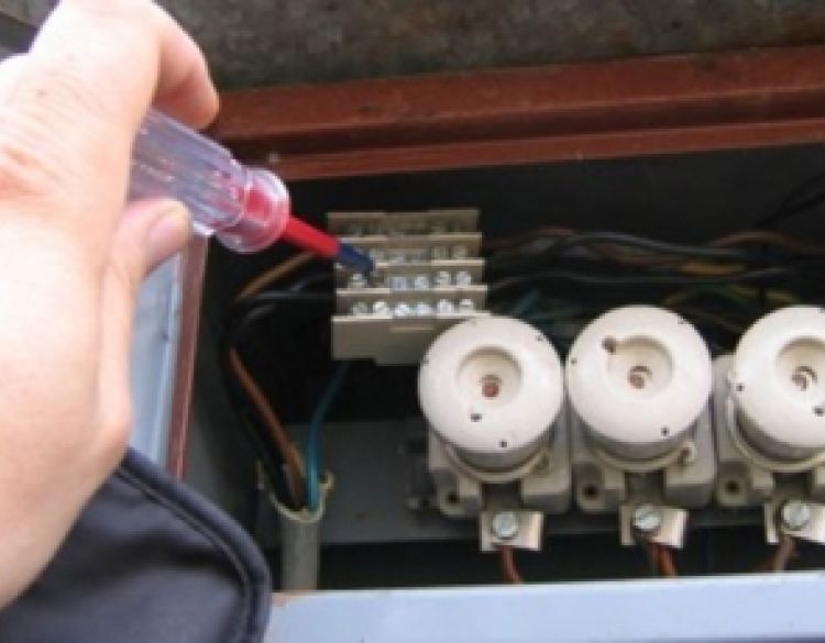 Prijavljen 75-godišnjak u Požegi zbog neovlaštenog korištenja električne energije