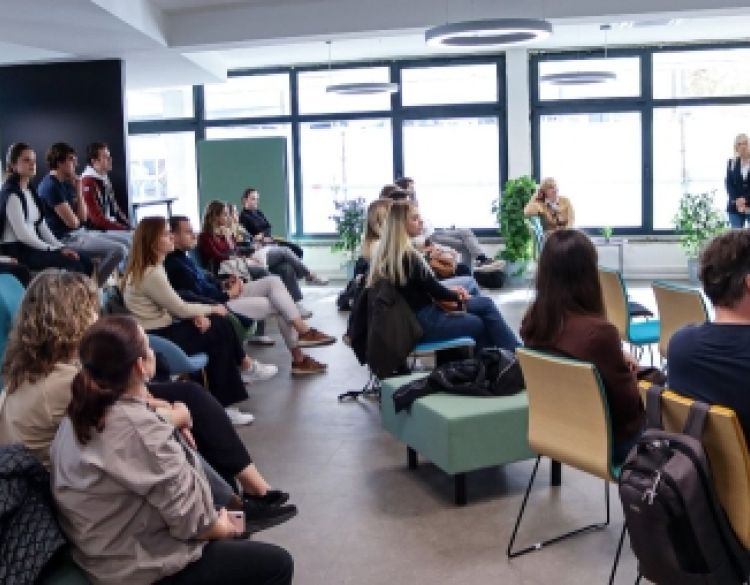 Budući liječnici upoznaju se sa radom zdravstvenih ustanova u Požeško-slavonskoj županiji