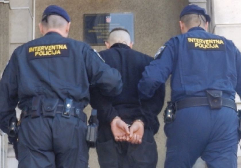 Višestruki prekršitelj 28 godina opet vozio bez dokumenata - uhićen je i privremeno mu oduzeto vozilo