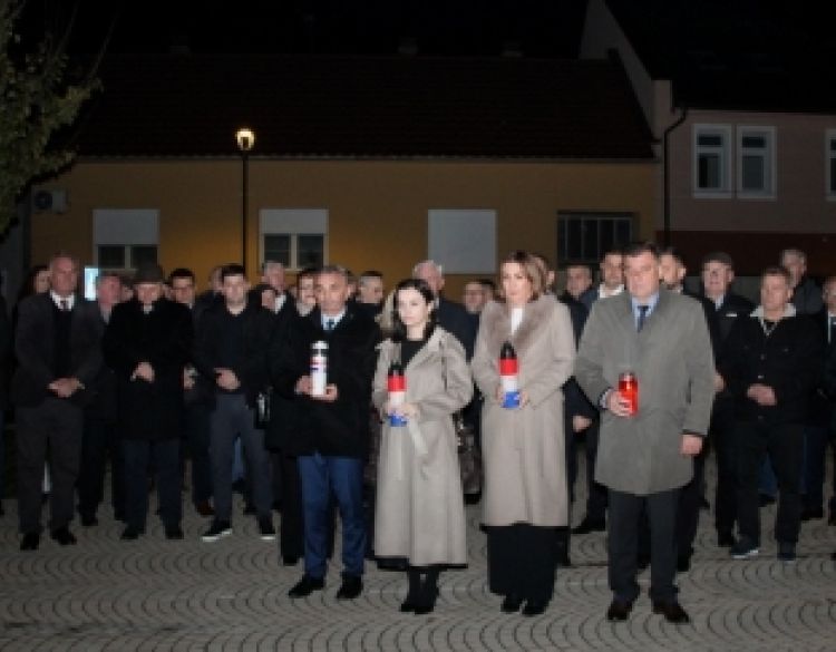 Predsjedništvo i članovi HDZ-a odali počast i obilježili 26. obljetnicu smrti prvog hrvatskog predsjednika dr. sc. Franje Tuđmana