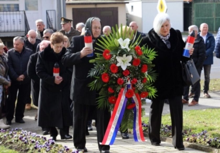 Odana počast poginulim hrvatskim braniteljima pleterničkog kraja uz hodočašće hrvatskih branitelja u Svetište Gospe od Suza