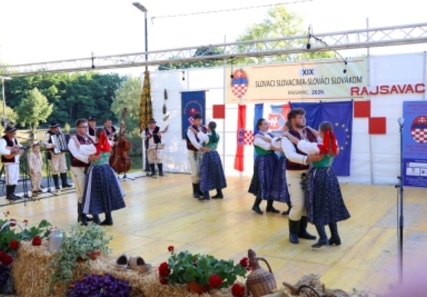 Održano 19. izdanje „Slovaci Slovacima“ u Rajsavcu: Folklor, pjesma i tradicija ponovno povezali zajednice
