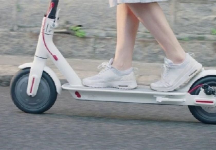 Zatečen maloljetni vozač 16-godišnjak koji je upravljao električnim romobilom pod utjecajem droge - odbio vađenje krvi i urina