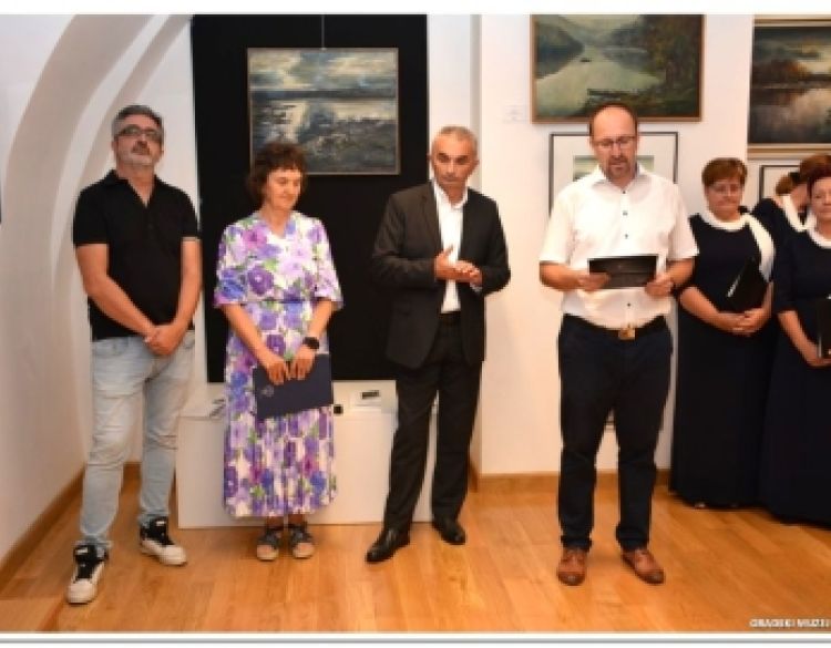 Otvorena izložba „Trag u svjetlosti“ posvećena Zdravku Ćosiću