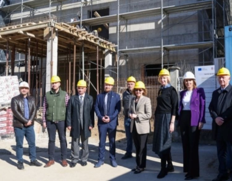 U posjeti Požegi ministrica kulture Nina Obuljen Koržinek - obišla gradilište nove zgrade Državnog arhiva u Požegi