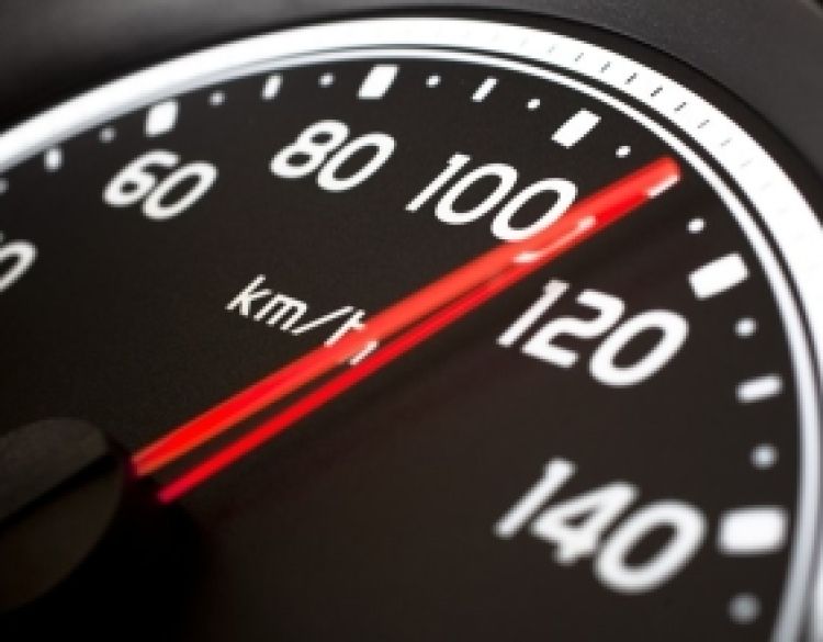 U požeškoj Dubrovačkoj ulici 47-godišnjak vozio 105 km/h - za 55 km brže od dopuštenog 