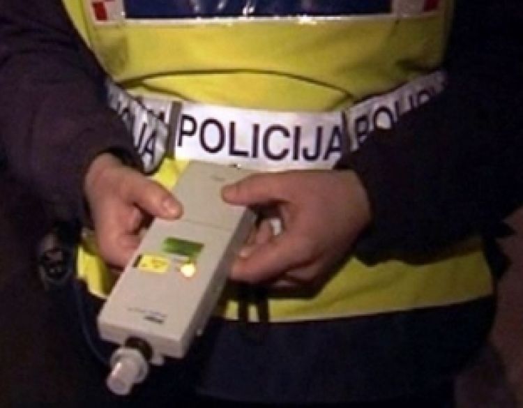 Kasno sinoć u Dubrovačkoj ulici u Požegi zatekli 55-godišnjaka u vožnji ali s 2,49 promila alkohola - smješten je u policijsku postaju