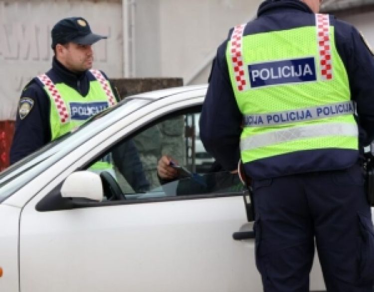 Vozio bez vozačke dozvole i napustio mjesto prometne nesreće, odbio je i alkotest