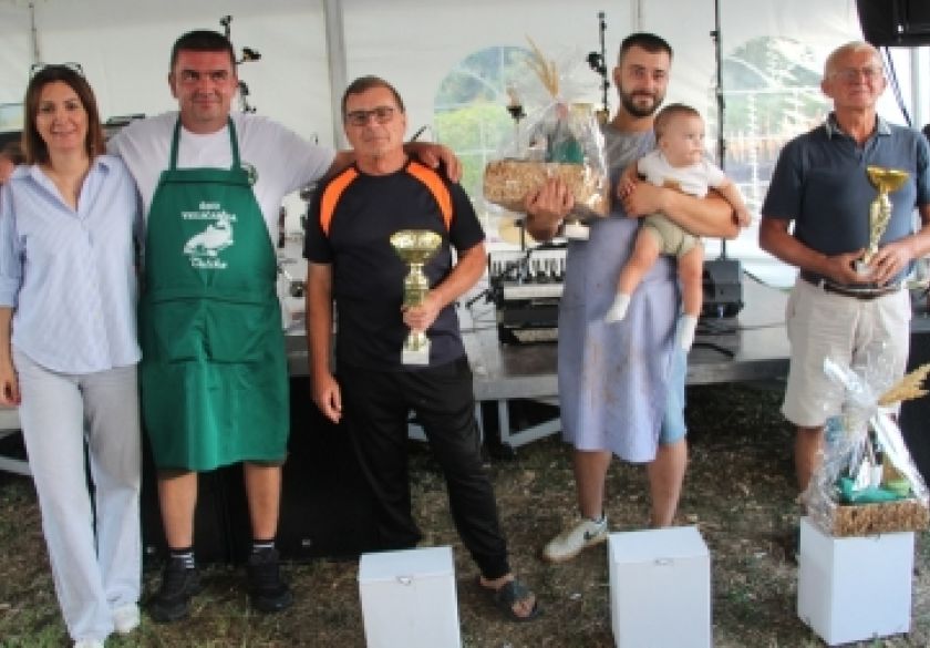 Održana vrlo posjećena 6. Ribarska večer a 23 ekipe kuhale fiš paprikaš na 3. Fišijadi u Trenkovu oko dvorca baruna Trenka