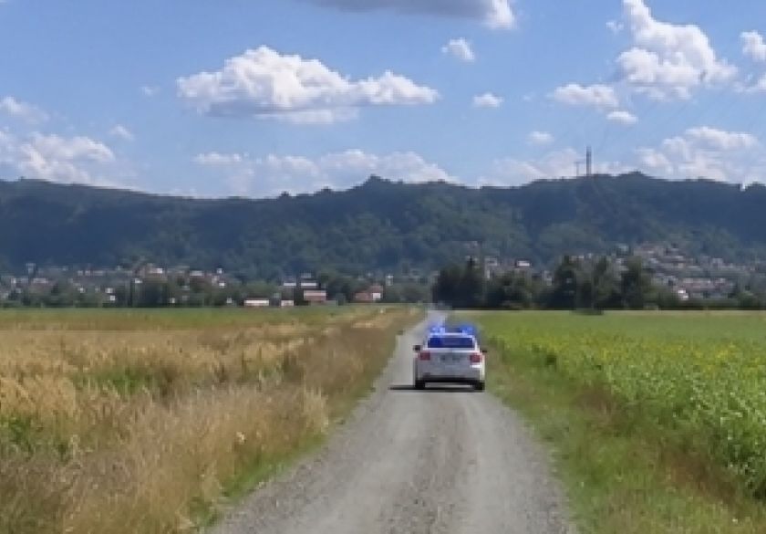 Pijani vozač pao s mopeda, u drugoj nesreći pijana vozačica udarila u automobil