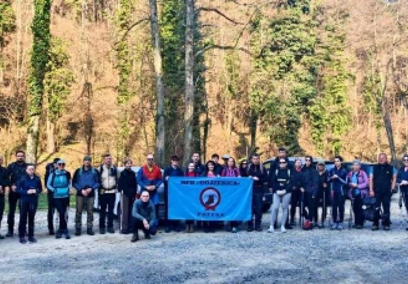 HPD Gojzerica Požega i polaznici 8. Planinarske škole na pohodu hrbtom Papuka uz terensko uvježbavanje vještina za boravak u prirodi