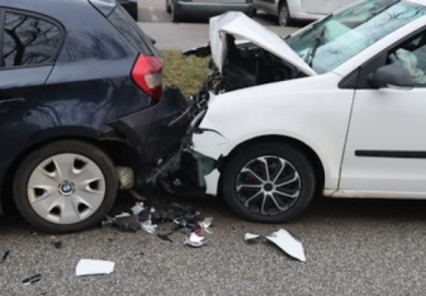 Pod utjecajem alkohola od 1,34 promila 28-godišnjak u Gradcu se zabio u automobil ispred sebe - dobio smještaj u policiji