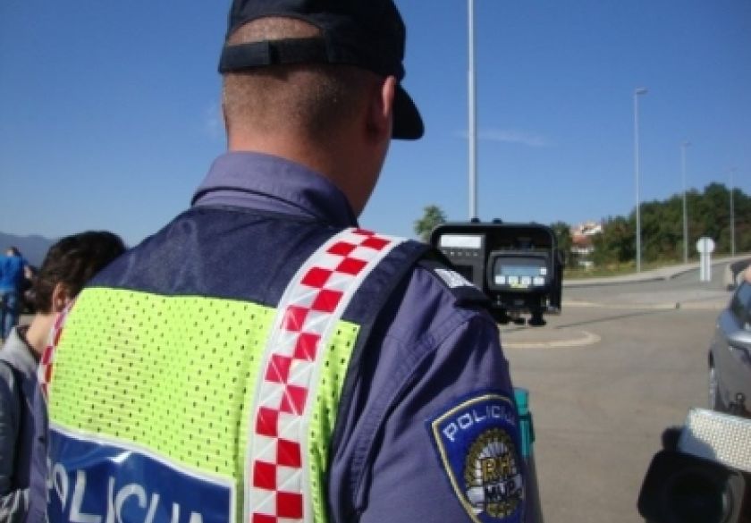 Pojačane mjere kontrole u prometu provela policija za vikend i zabilježila 79 prekršaja - 9 pod alkoholom a 51 malo brži vozač