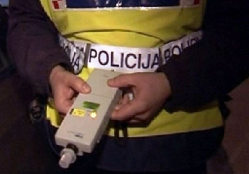 Kroz Gradac 42-godišnjak vozio automobil iza ponoći sa 1,55 promila alkohola - dobio 