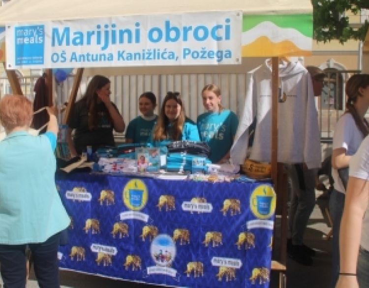 Učenici OŠ Antuna Kanižlića svojim 14. Humanitarnim sajmom sudjeluju u projektu Marijinih obroka 
