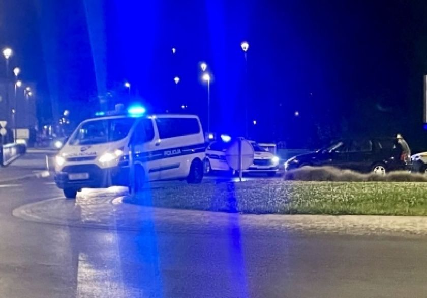 21-godišnjak prilikom uključivanja u promet skrivio prometnu nesreću