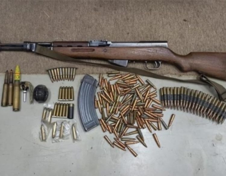 Anonimno i dragovoljno policijskim službenicima predao ručnu bombu i pušku