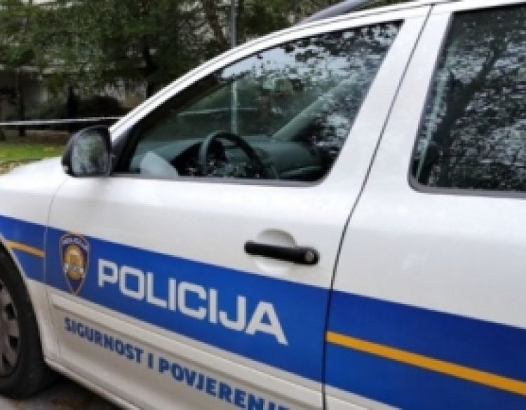 Jedan bijeg vozača u Velikoj a kod Mihaljevaca 26-godišnja vozačica sletjela na suprotnu stranu kolnika u kanal i pri tome ozlijeđena