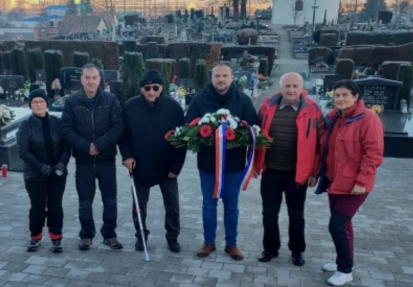 Sjećanje i hod: Požeški planinari HPD Sokolovac odali počast preminulim članovima izletom na Krndiji