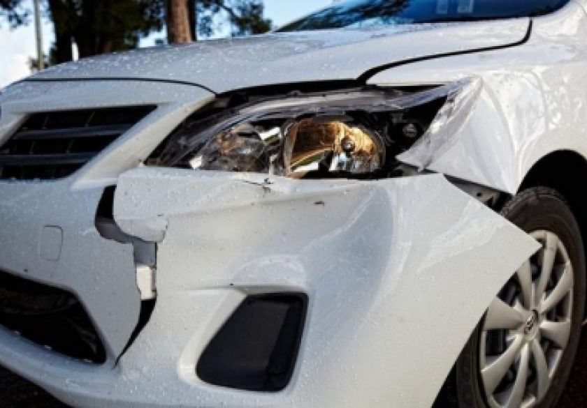 Dvije prometne nesreće a u onoj u Kutjevu 77-godišnjak se pokušao parkirati u desno ali je udario u već parkirani automobil