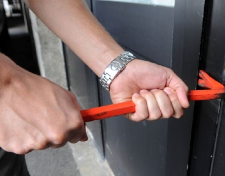 Nepoznati počinitelj iz trgovine u požeškoj Mesničkoj ulici u poslijepodnevnim satima otuđio razne artikle